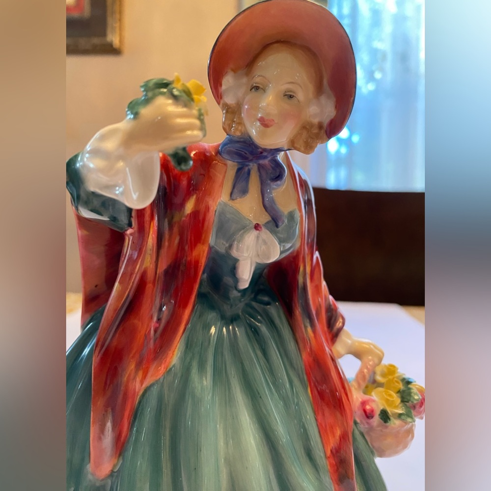 Royal Doulton Lady Charming Porcelain Figurine Vintage - Picture 7 of 13